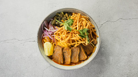 56. Khao Soi gul karry nudler med oksekød